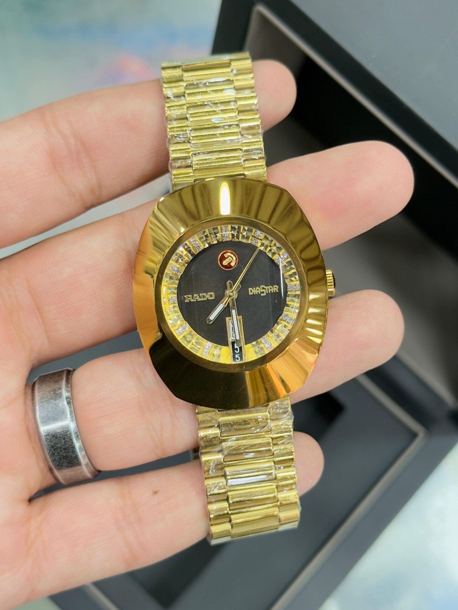Luxury Gold Rado Diastar Style Men’s Watch - Image 2