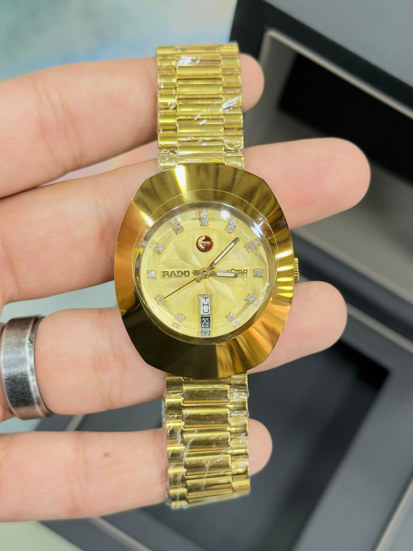 Luxury Gold Rado Diastar Style Men’s Watch - Image 3